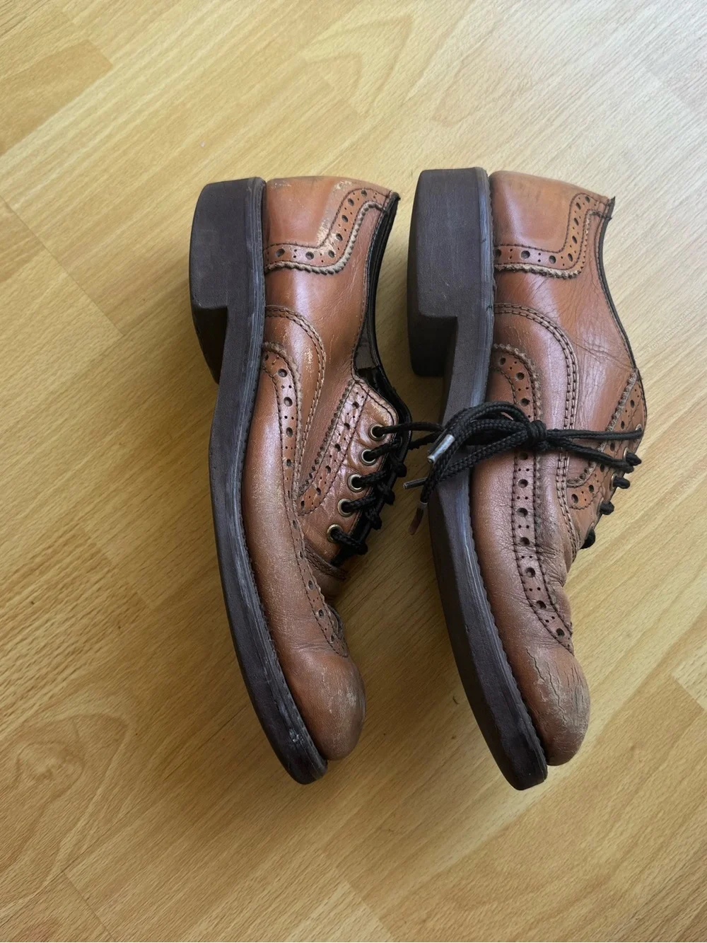 Vintage brown leather brogue wingtip oxfords